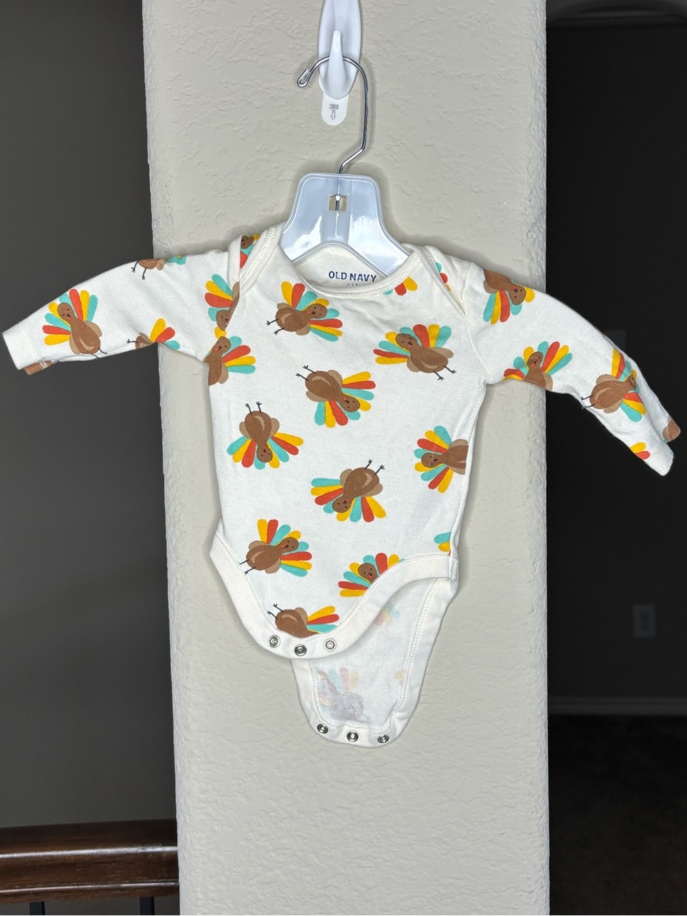 Old Navy Cream Long-Sleeve Baby One-Piece with Colorful Turkey Motif Size 0-3M